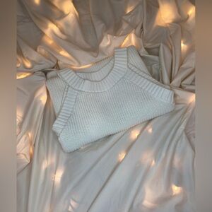 Old Navy Sleeveless Cropped Shaker-Stitch Sweater
Size: L